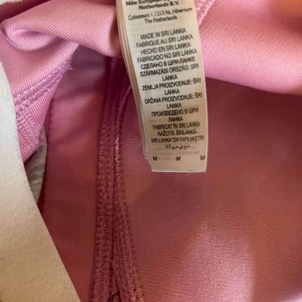 NWOT Pink NIKE drifit SportsBra Size Medium - Picture 4 of 5